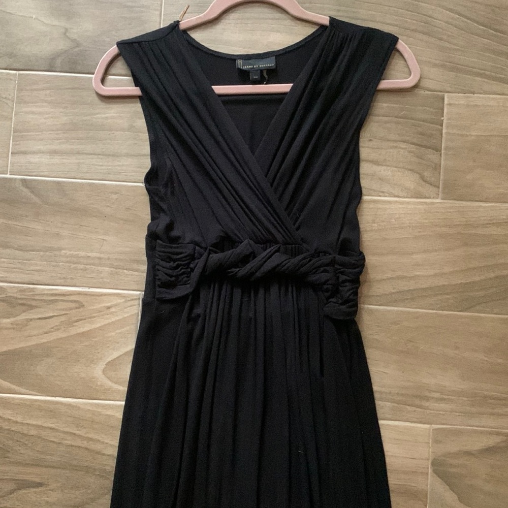 Beautiful maxi column dress with V-neck and knot twist front at waist.